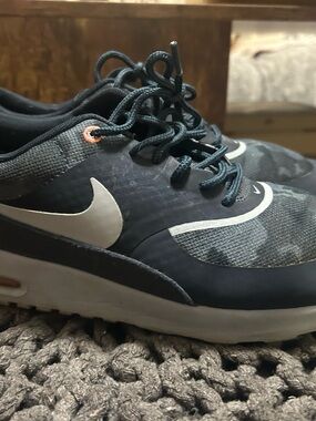 Nike womenss Navy, Gray and White Running Sneakers